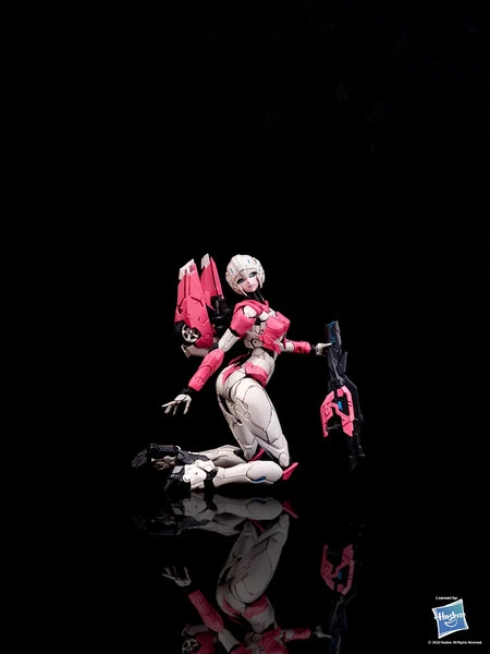 FLAME TOYS Arcee Transformers Furai Model Kit 6 FLAME TOYS Arcee Transformers Furai Model Kit - Image 4